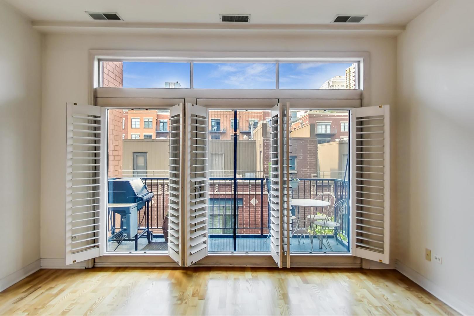 330 N Clinton Street 407