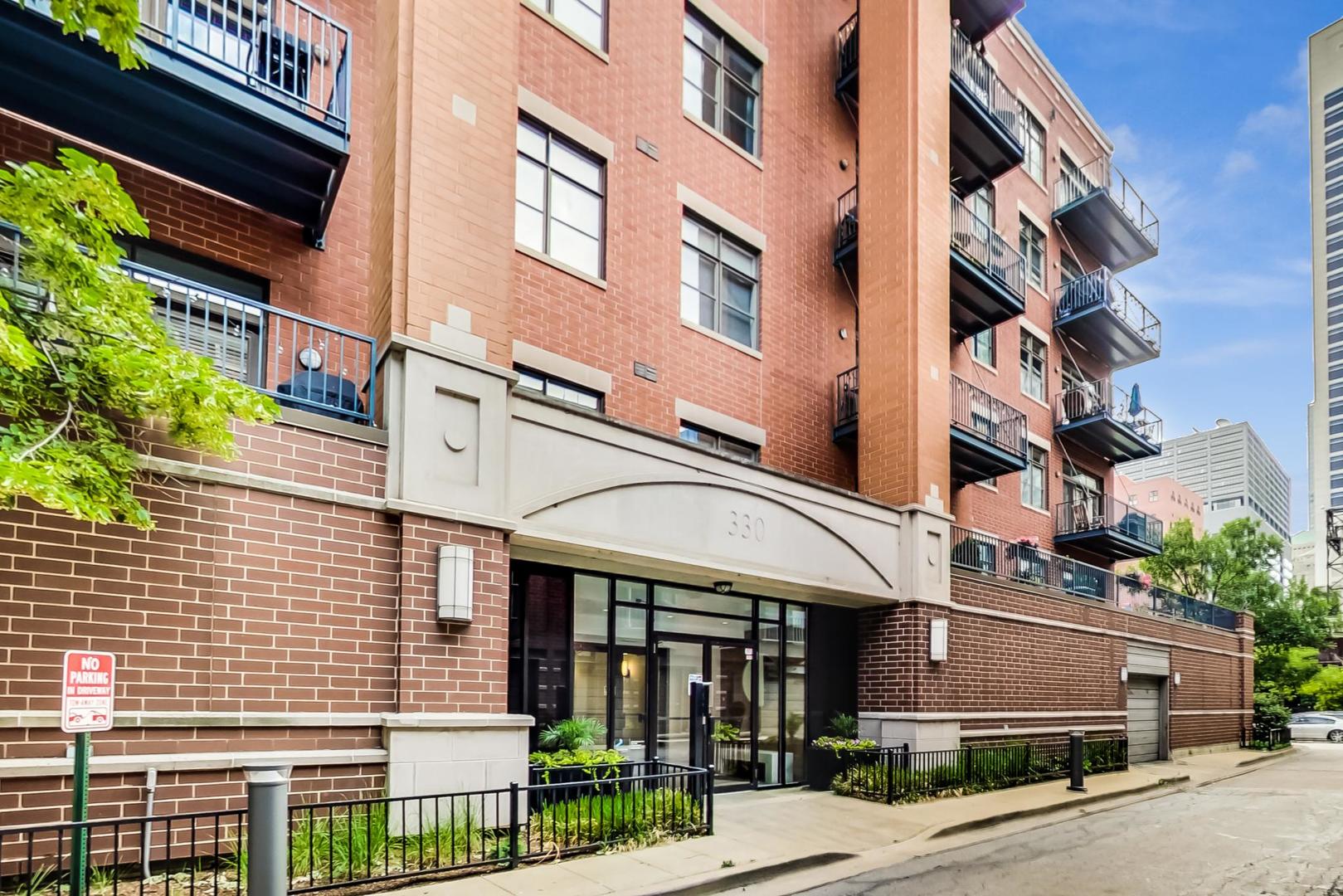 330 N Clinton Street 407