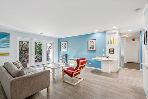 Tiny photo for 221 N Kenilworth Avenue #313, Oak Park, IL 60302 (MLS # 12476169)