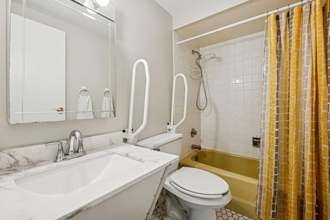 Tiny photo for 221 N Kenilworth Avenue #313, Oak Park, IL 60302 (MLS # 12476169)