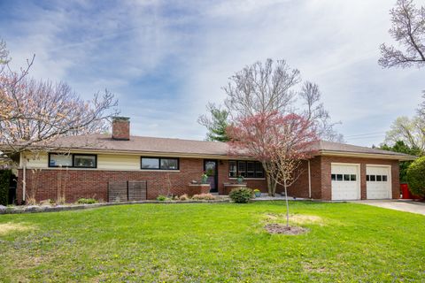 Photo of 1104 S Westlawn Avenue, Champaign, IL 61821 (MLS # 12615990)