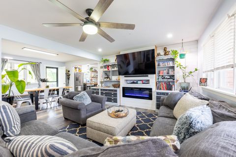 Tiny photo for 1104 S Westlawn Avenue, Champaign, IL 61821 (MLS # 12615990)