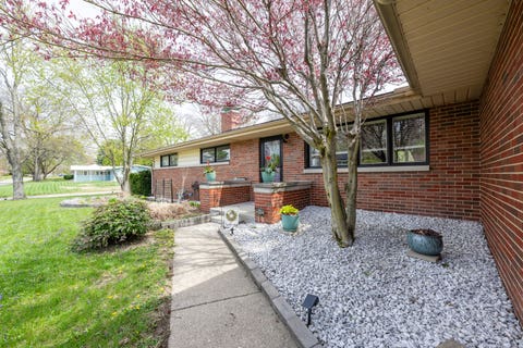 Tiny photo for 1104 S Westlawn Avenue, Champaign, IL 61821 (MLS # 12615990)