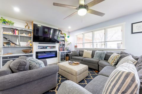 Tiny photo for 1104 S Westlawn Avenue, Champaign, IL 61821 (MLS # 12615990)