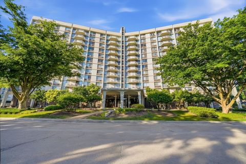 Photo of Oak Brook, IL 60523 (MLS # 12659863)