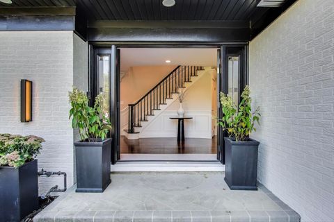 Tiny photo for 4003 Yorkshire Lane, Northbrook, IL 60062 (MLS # 12478414)