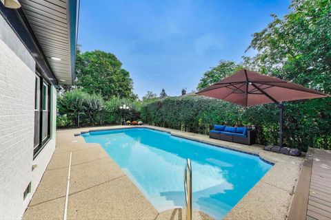 Tiny photo for 4003 Yorkshire Lane, Northbrook, IL 60062 (MLS # 12478414)