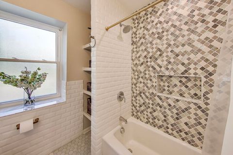 Tiny photo for 4003 Yorkshire Lane, Northbrook, IL 60062 (MLS # 12478414)