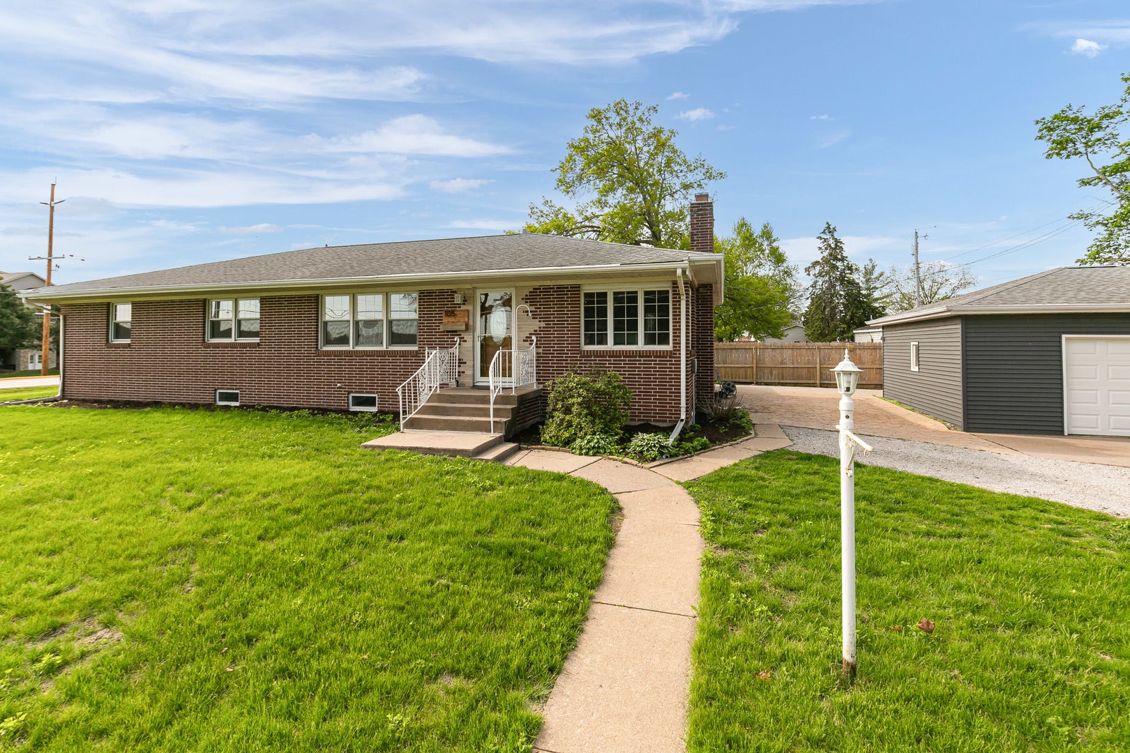 105 W Price Street
