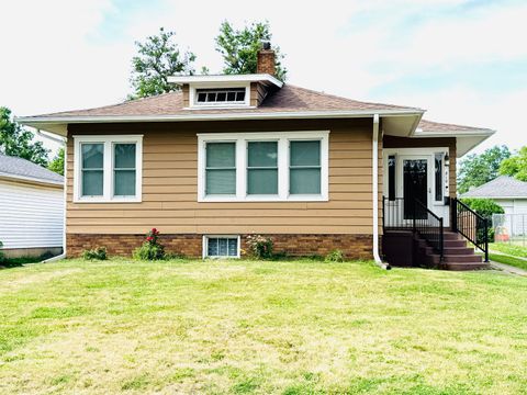 Photo of 810 E Lincoln Street, Hoopeston, IL 60942 (MLS # 12668437)