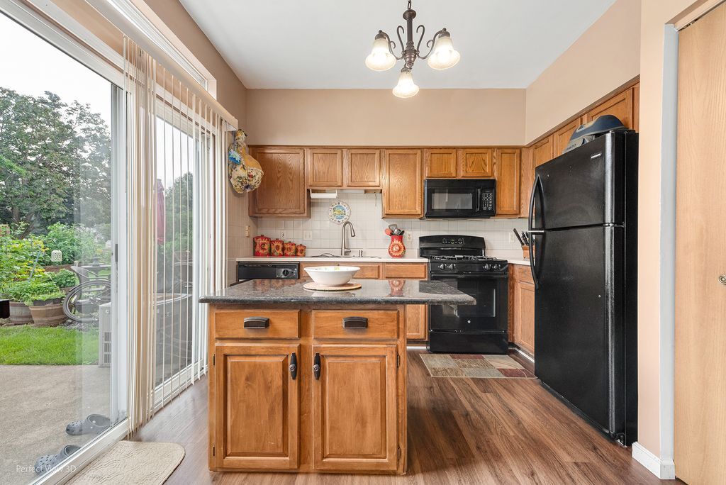 22202 W NIAGARA Trail W