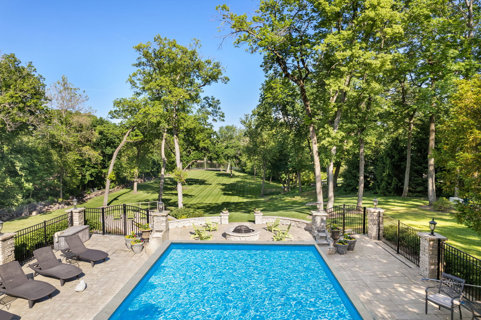 921 S Batavia Avenue