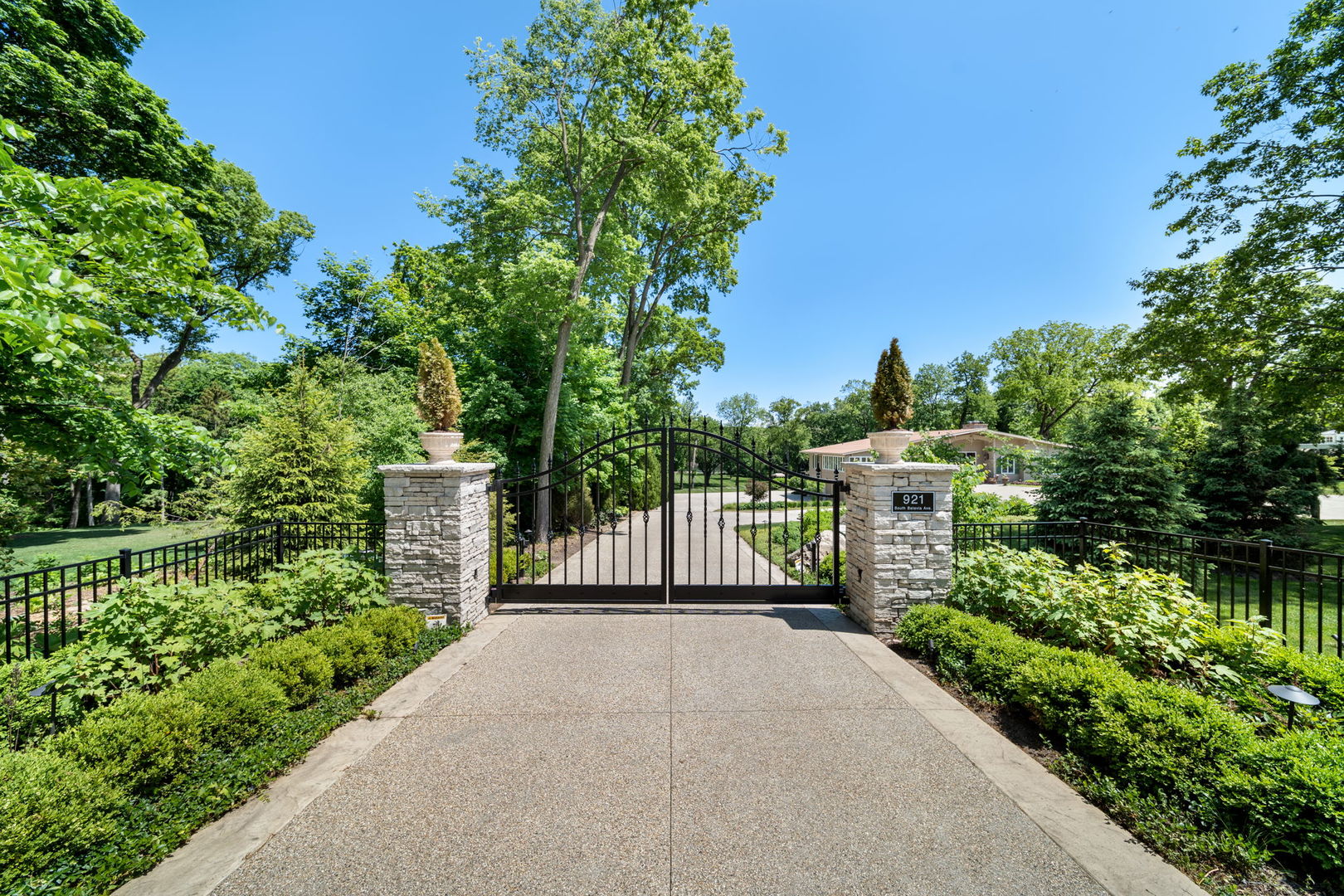 921 S Batavia Avenue