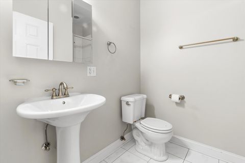 Tiny photo for 512 E Oakwood Boulevard #2, Chicago, IL 60653 (MLS # 12573882)