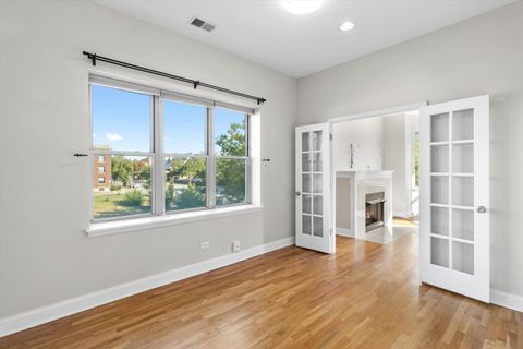 Tiny photo for 512 E Oakwood Boulevard #2, Chicago, IL 60653 (MLS # 12573882)