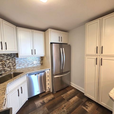 Tiny photo for 6033 N Sheridan Road #35F, Chicago, IL 60660 (MLS # 12524805)