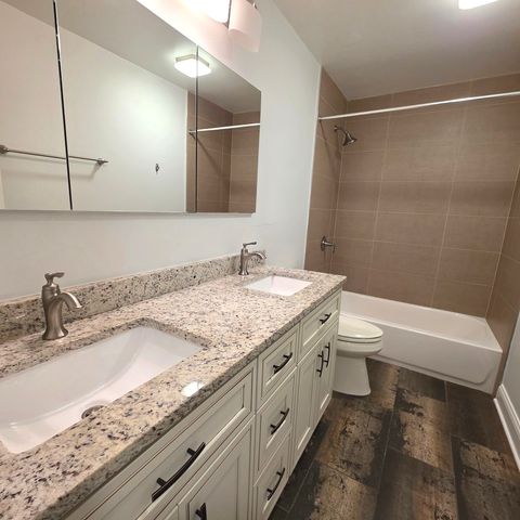 Tiny photo for 6033 N Sheridan Road #35F, Chicago, IL 60660 (MLS # 12524805)