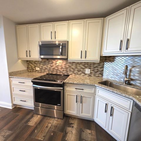 Tiny photo for 6033 N Sheridan Road #35F, Chicago, IL 60660 (MLS # 12524805)