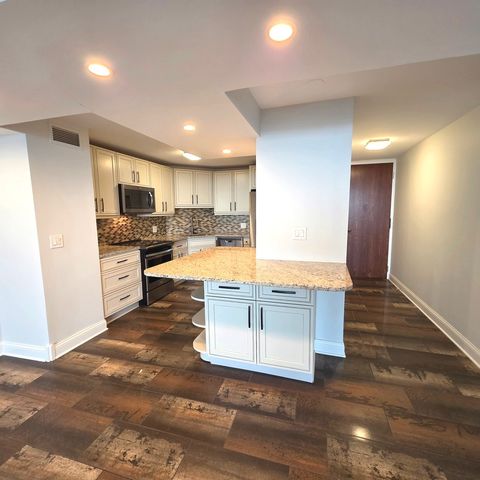 Tiny photo for 6033 N Sheridan Road #35F, Chicago, IL 60660 (MLS # 12524805)