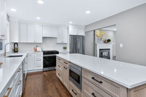 Tiny photo for 4003 Cumnor Road, Downers Grove, IL 60515 (MLS # 12564133)