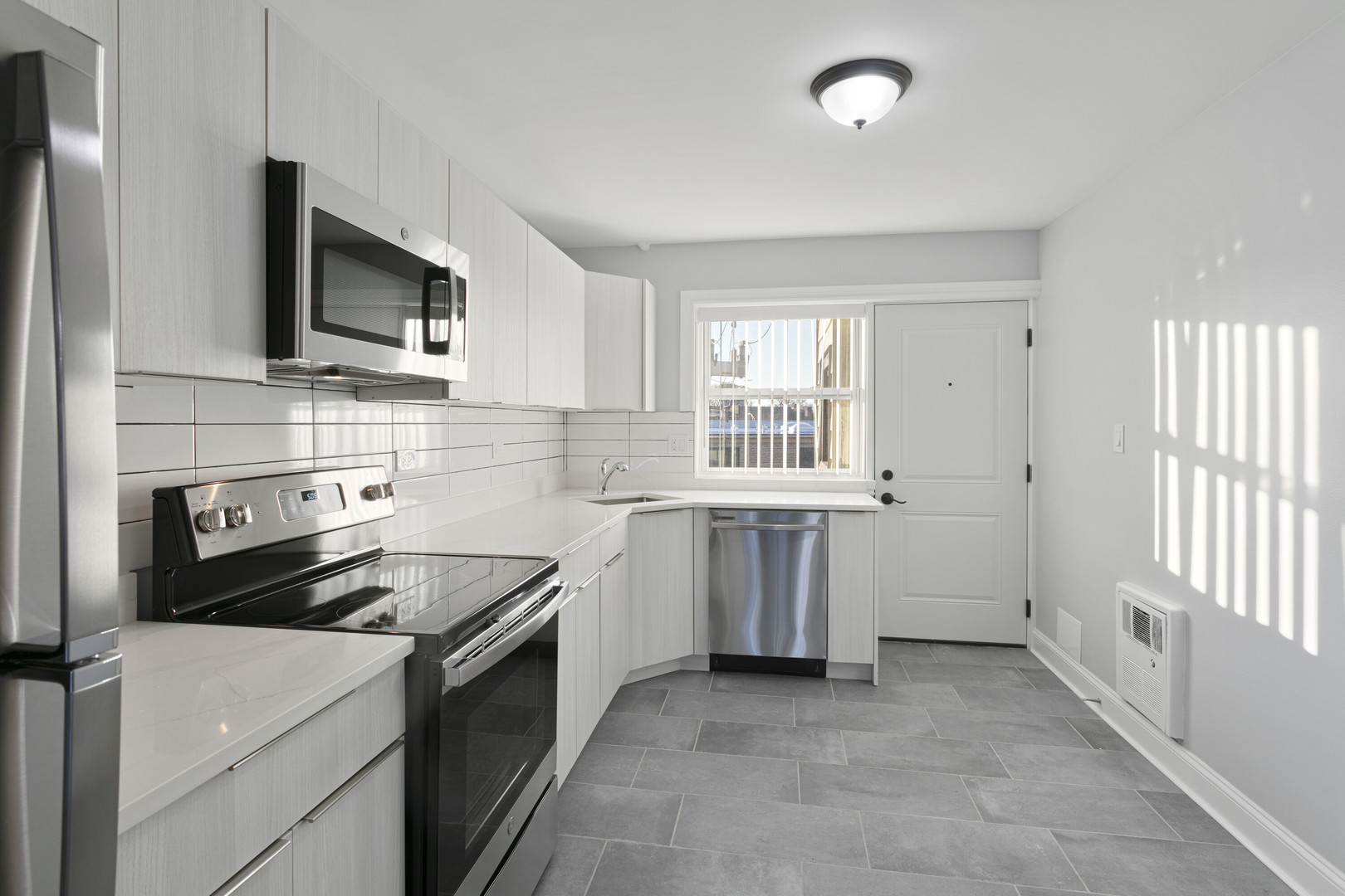 7634 N Eastlake Terrace 3S