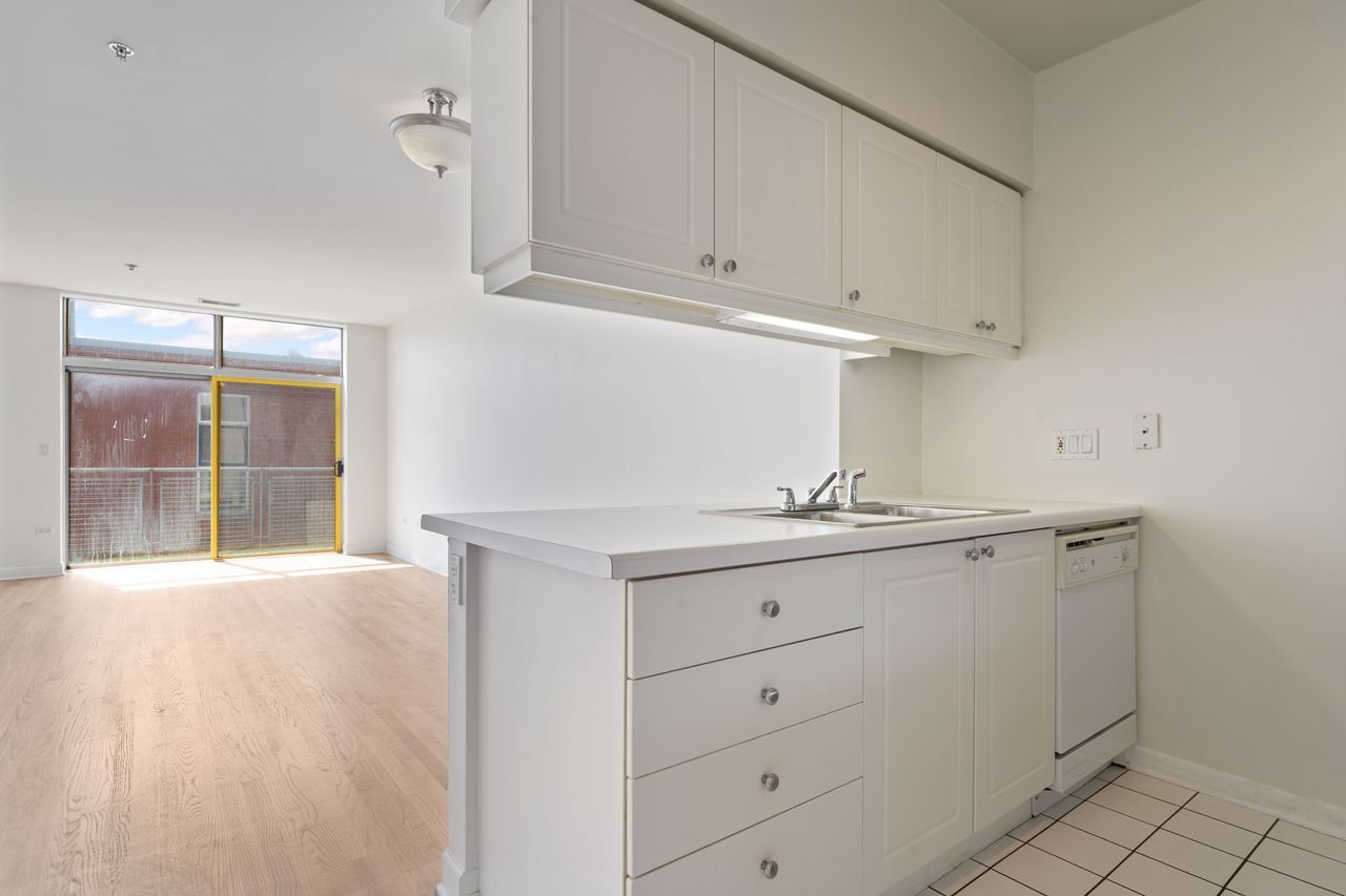 1236 Chicago Avenue 703