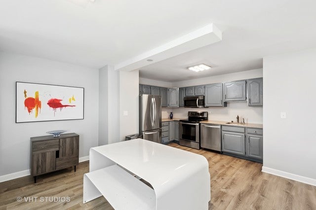 6301 N Sheridan Road 11K