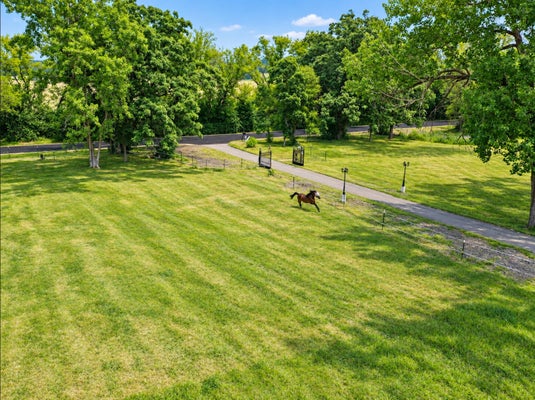 349 SPRING CREEK RD, BARRINGTON, IL 60010 - Image bed0c688e7de4337fde99a17ff8f930d/1373628863
