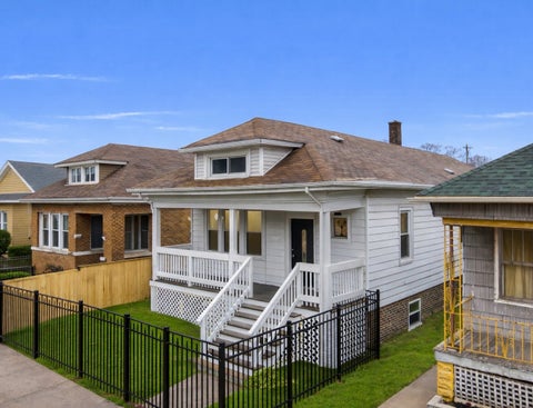 Photo of 8418 S Essex Avenue, Chicago, IL 60617 (MLS # 12755768)