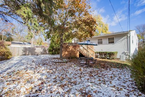 Tiny photo for 106 Woodcrest Circle, Streamwood, IL 60107 (MLS # 12521383)