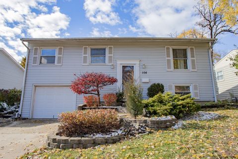 Photo of 106 Woodcrest Circle, Streamwood, IL 60107 (MLS # 12521383)