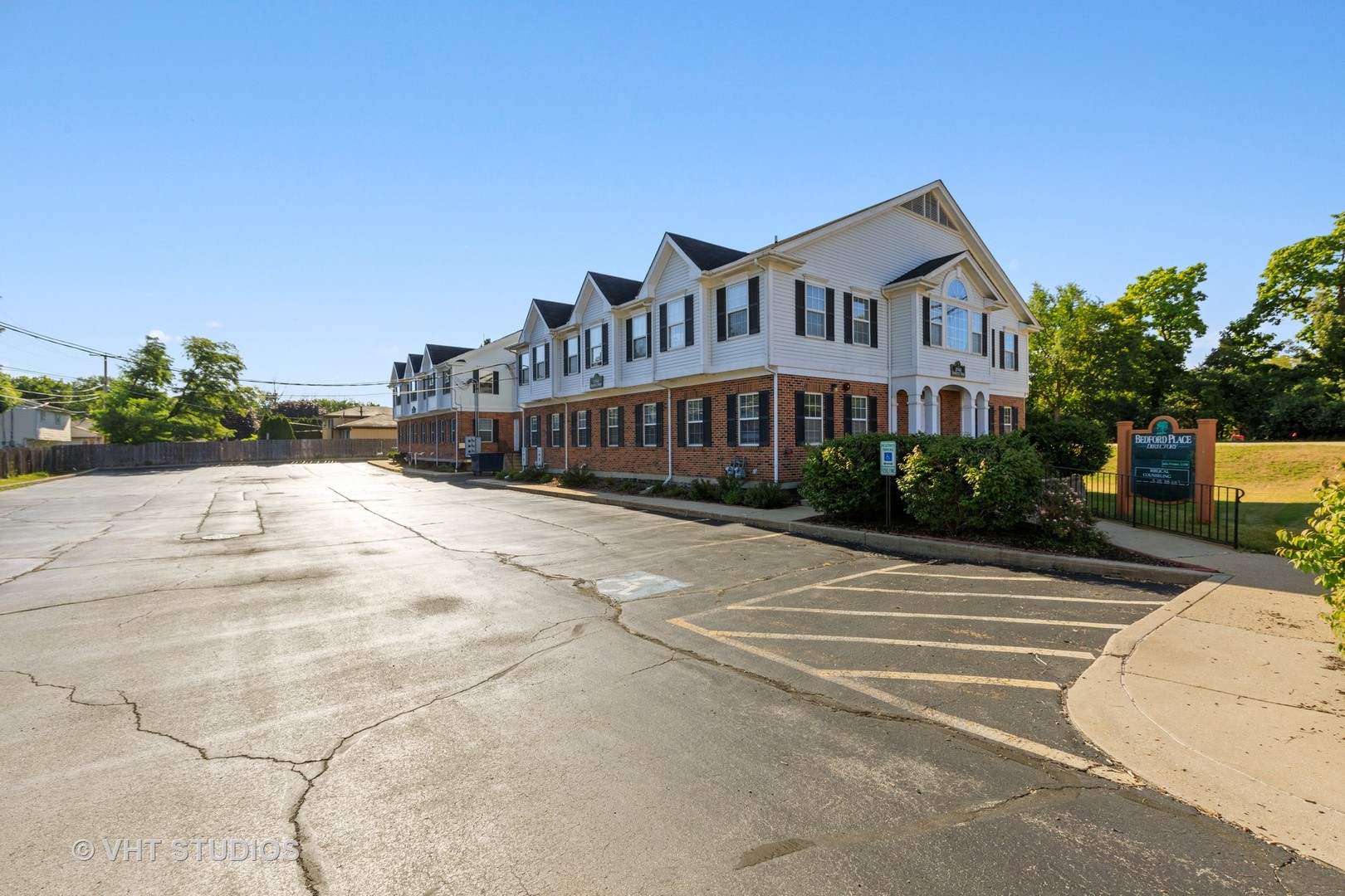 27W140 Roosevelt Road W