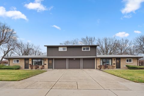 Photo of 537-541 N Edgelawn Drive #537, Aurora, IL 60506 (MLS # 12515068)
