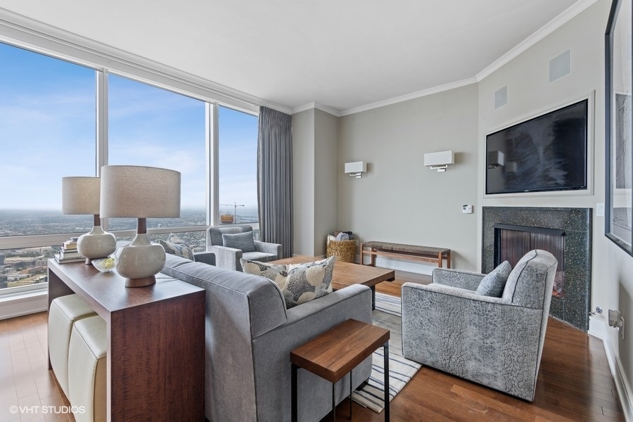 401 N Wabash Avenue 82B