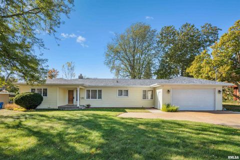 Photo of 4132 RODEO Road, Davenport, IA 52806 (MLS # QC4269119)