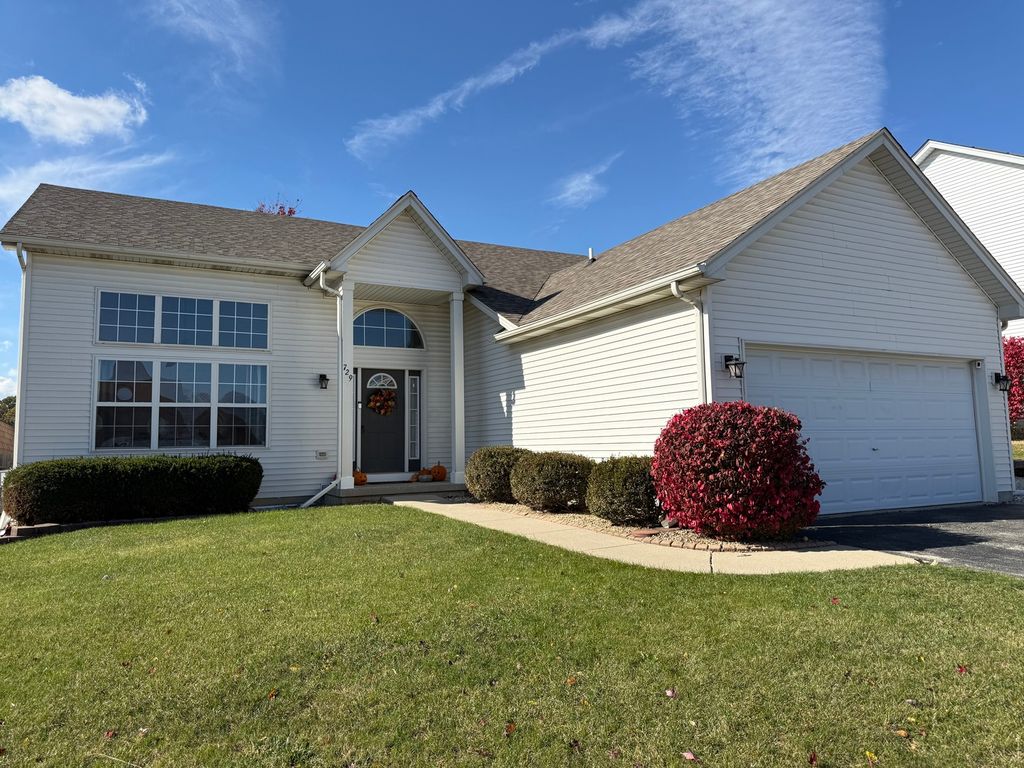 Photo for 729 River Edge Circle, Ottawa, IL 61350 (MLS # 12498639)