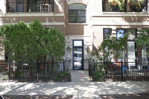 3024 N Sheffield Avenue 3S Chicago IL 60657