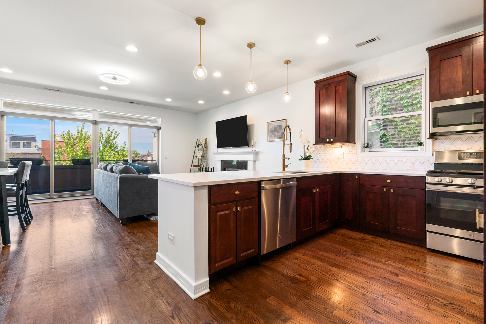1425 W Grand Avenue 3E
