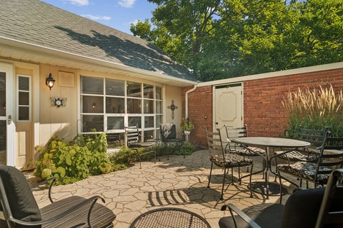 Tiny photo for 4 Stuart On Oxford Street, Rolling Meadows, IL 60008 (MLS # 12746455)