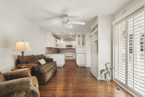Tiny photo for 4 Stuart On Oxford Street, Rolling Meadows, IL 60008 (MLS # 12746455)