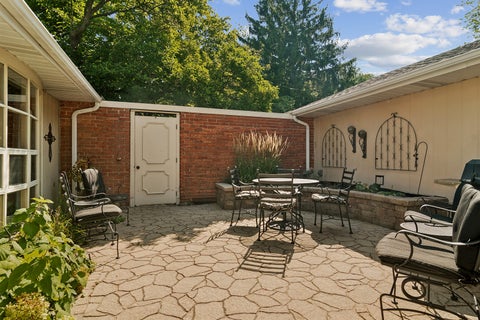 Tiny photo for 4 Stuart On Oxford Street, Rolling Meadows, IL 60008 (MLS # 12746455)