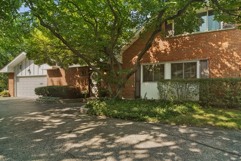 Photo of 4 Stuart On Oxford Street, Rolling Meadows, IL 60008 (MLS # 12746455)