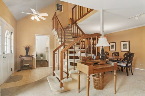 Tiny photo for 4 Stuart On Oxford Street, Rolling Meadows, IL 60008 (MLS # 12746455)