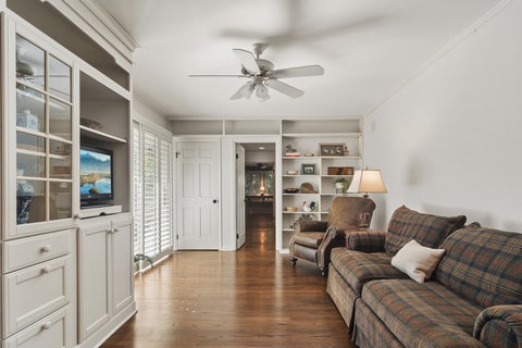 Tiny photo for 4 Stuart On Oxford Street, Rolling Meadows, IL 60008 (MLS # 12746455)