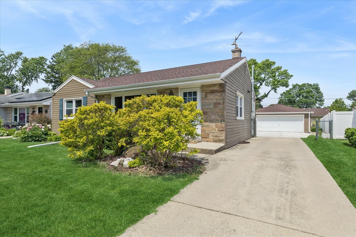 1304 Dennis Place