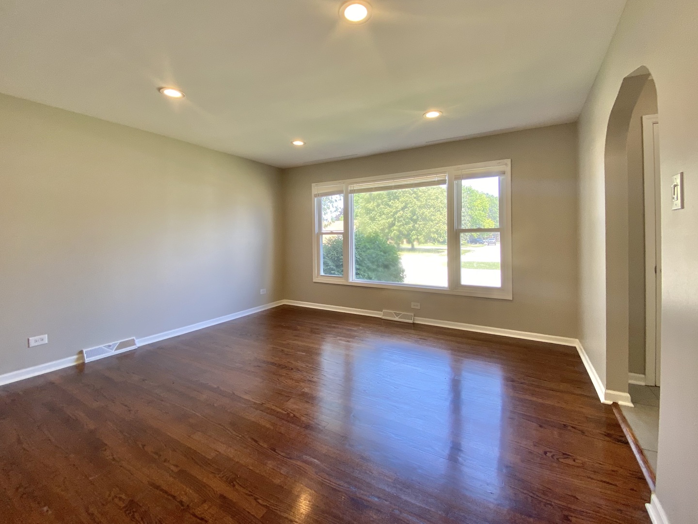 618 E 159TH Place