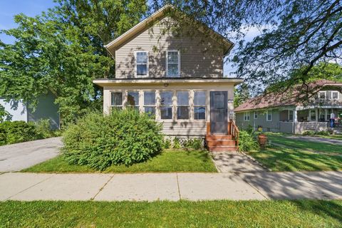 Photo of 441 N Highland Avenue, Aurora, IL 60506 (MLS # 12666622)