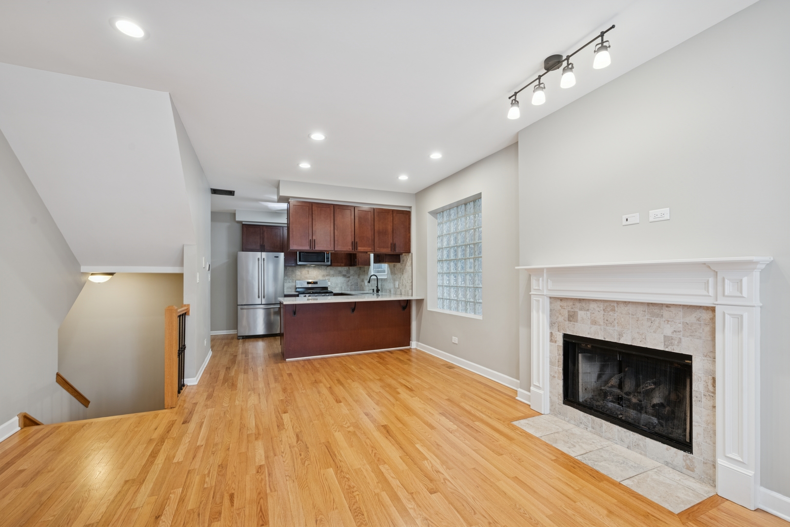 2742 N Bosworth Avenue 1