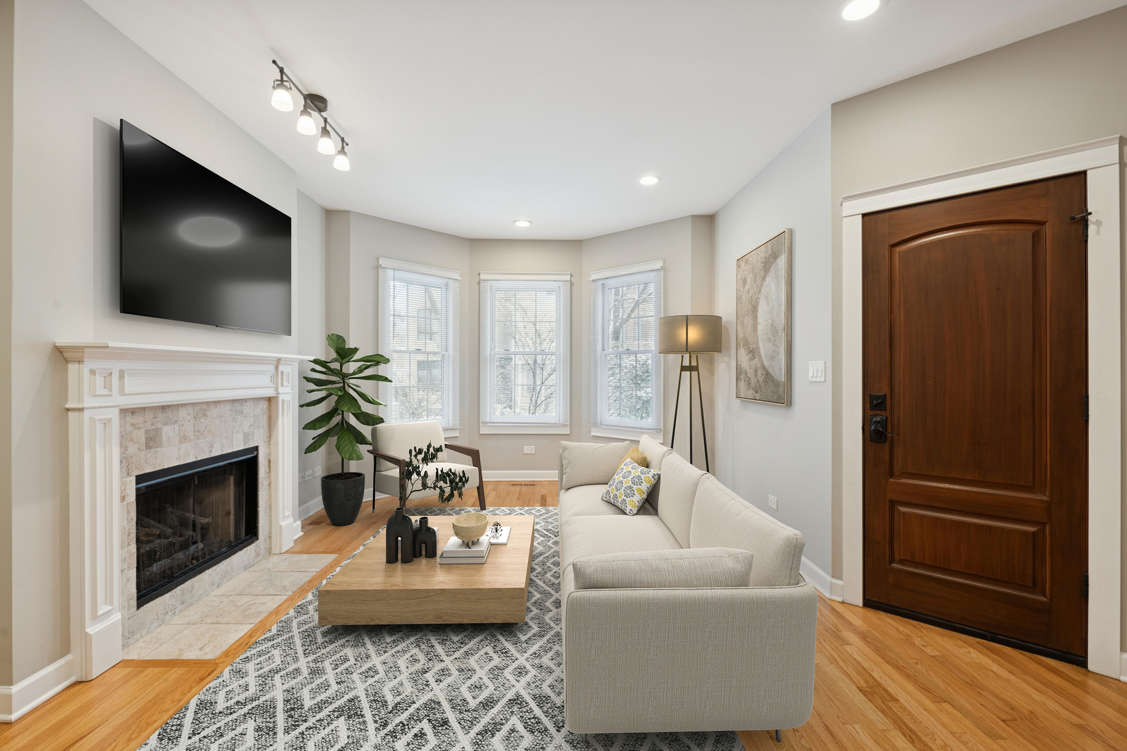 2742 N Bosworth Avenue 1