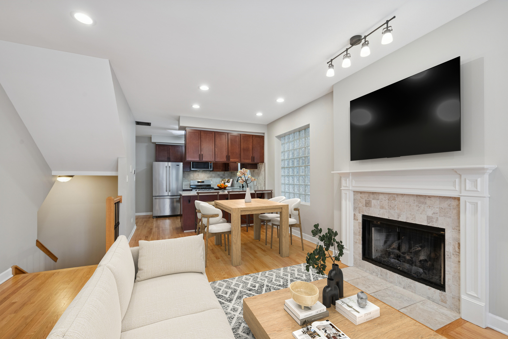 2742 N Bosworth Avenue 1